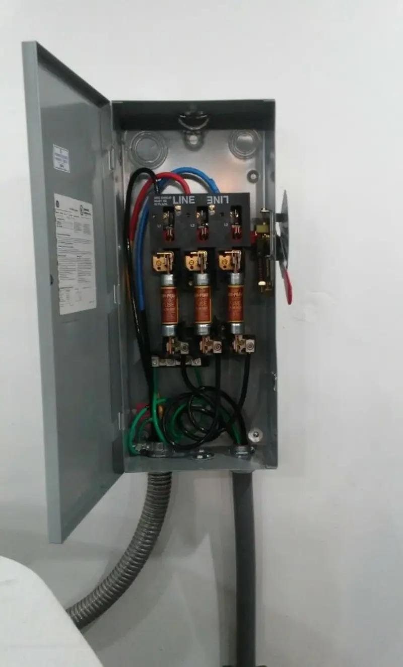 Three-phase disconnect switch installed for Electrical Wiring & Rewiring in Pequea